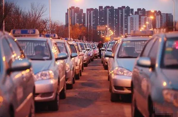 出租車行業(yè)矛盾集中爆發(fā)期即改革機(jī)遇期
