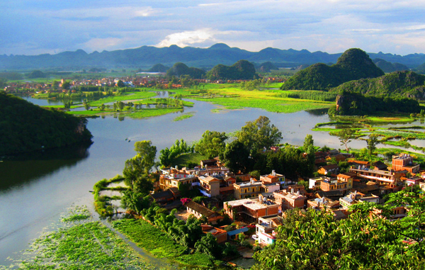 目前旅游文化產(chǎn)業(yè)已成為云南省經(jīng)濟(jì)發(fā)展的支柱
