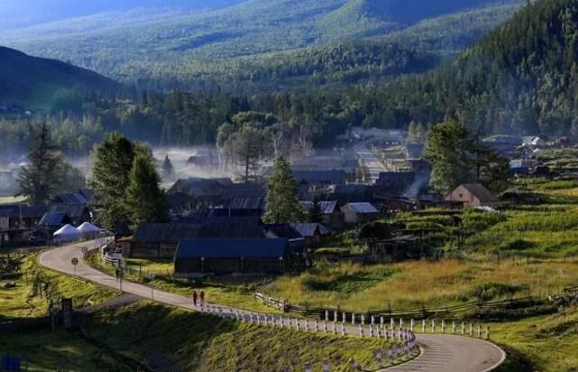 建設什么樣的特色小鎮和美麗農村?