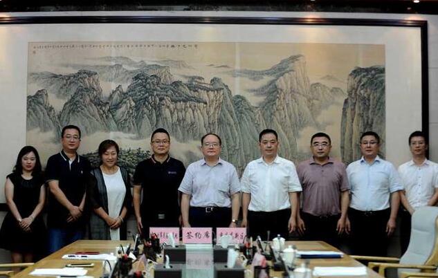重慶高新區管委會與中關村軍民融合信息裝備產業促進會舉行項目合作簽約儀式