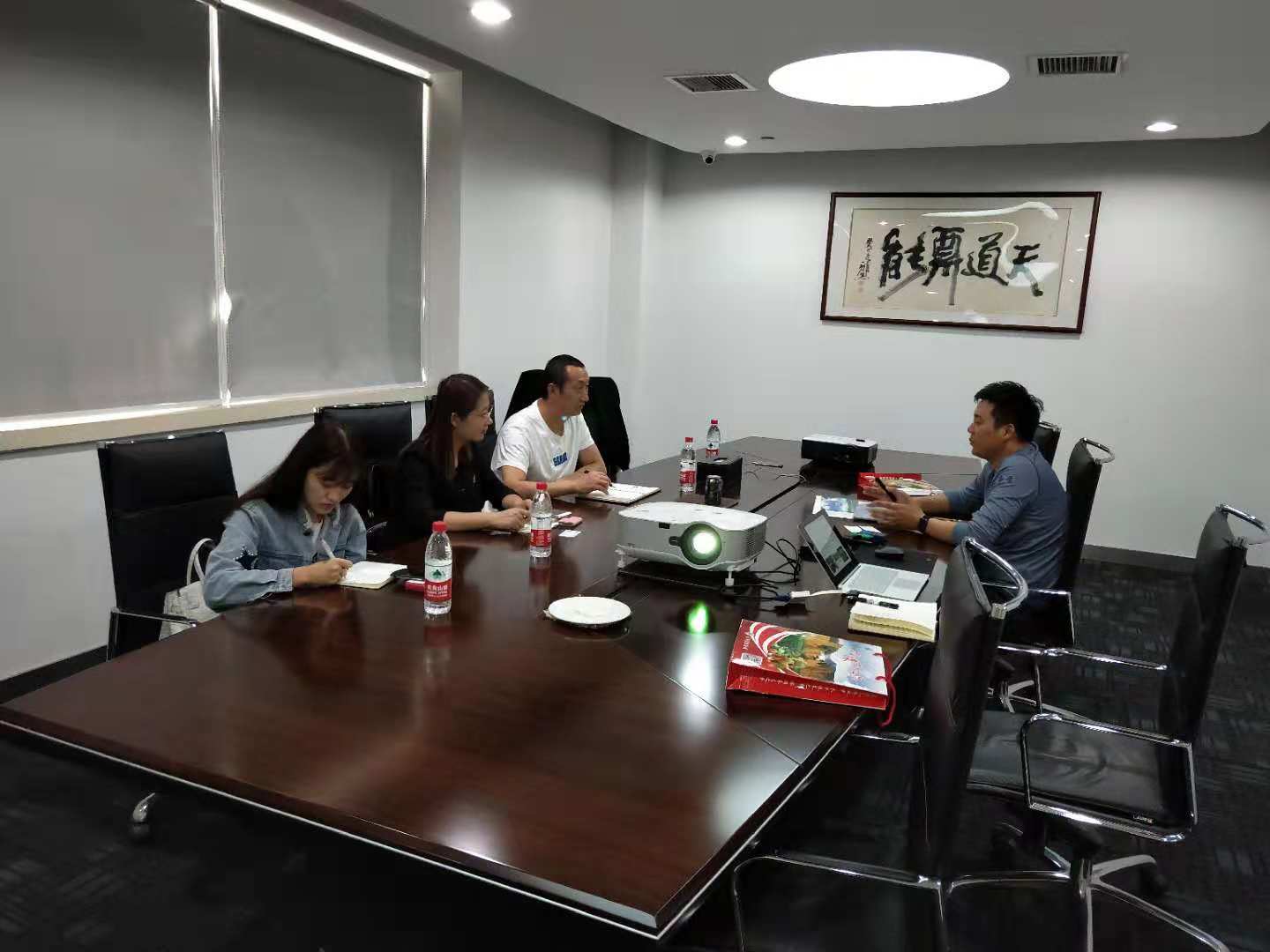 云南省楚雄市領(lǐng)導(dǎo)蒞臨我上海分院商洽合作事宜