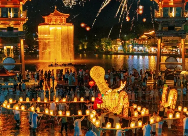 “十五五”文化產業發展面臨的挑戰和重點任務 “十五五”文化產業發展面臨的挑戰和重點任務